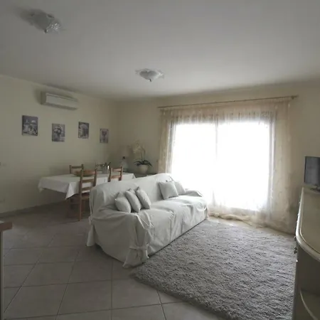 Talia Apartment *
